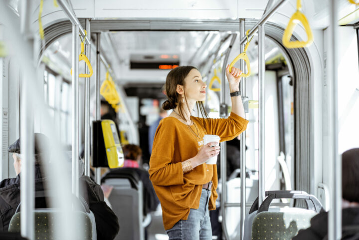 Ahorrar dinero en el transporte público: consejos para tu bolsillo